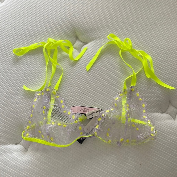 Daisy Lace Bralette - Picture 2 of 3